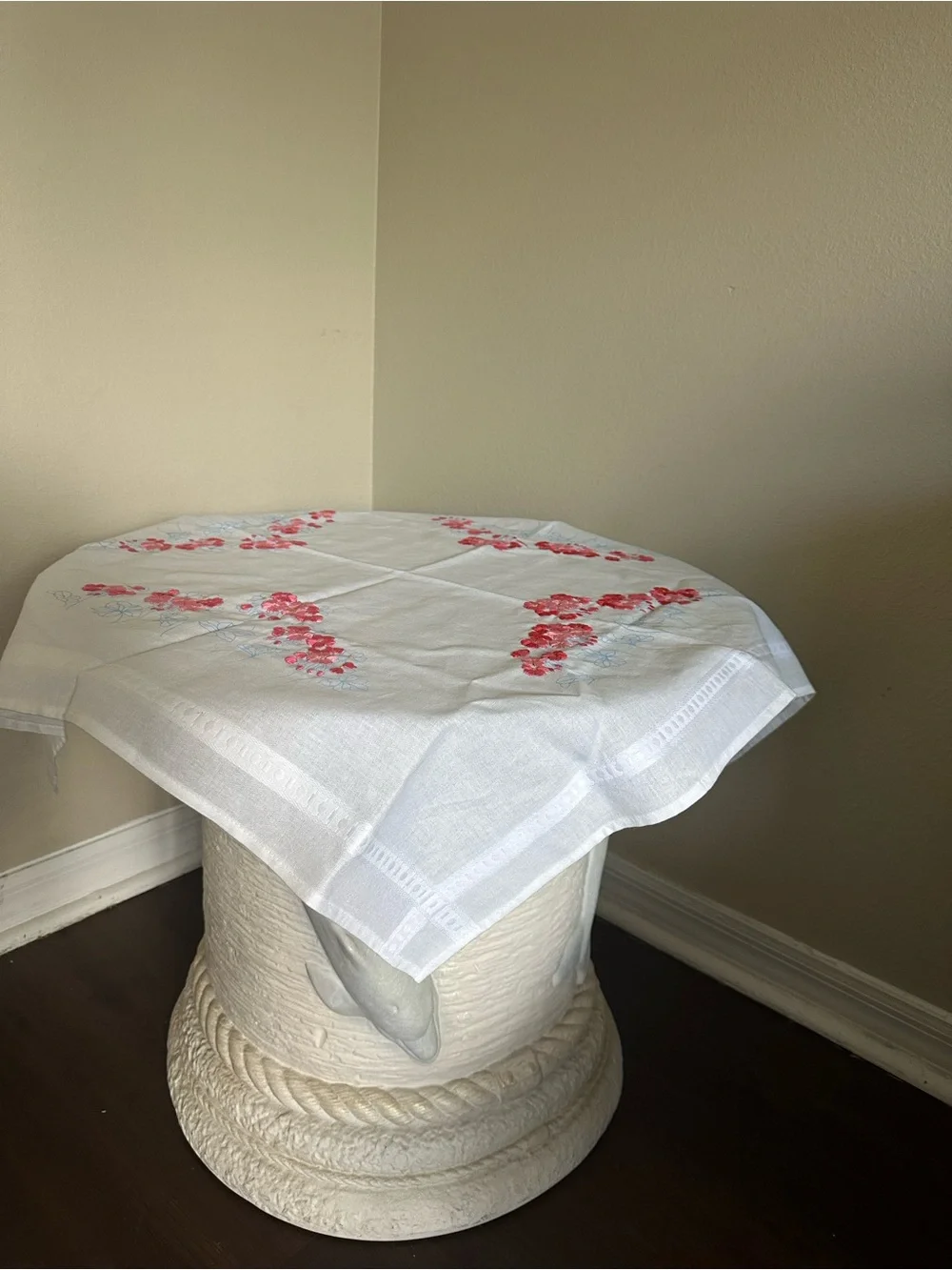 100% Cotton, Floral Table Topper, Cottagecore, Made in Germany